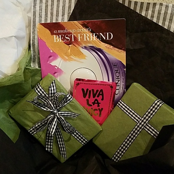 Poshmark Compliant Makeup, Fashion and Style - Picture 4 of 8